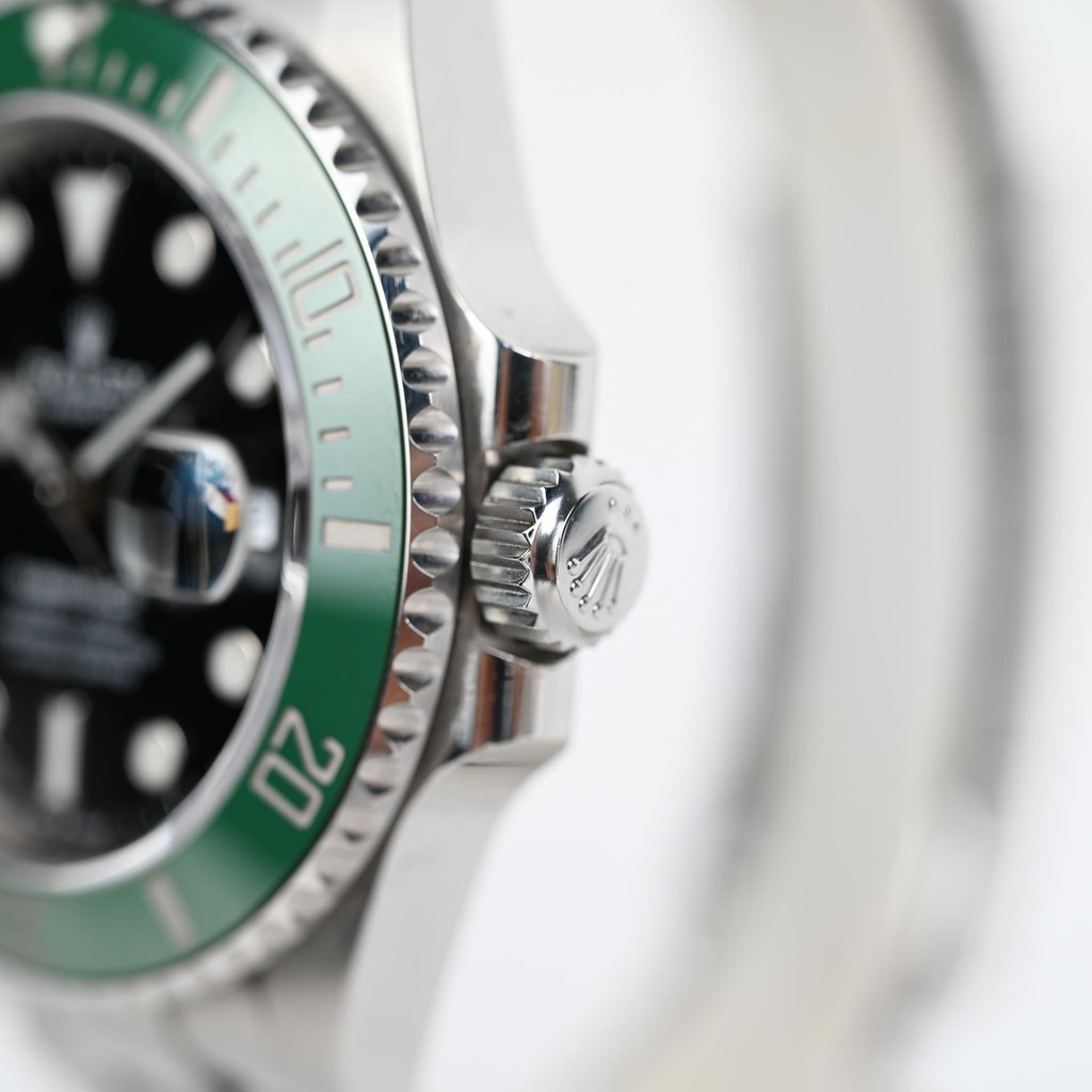 Rolex-Submariner-Date-Starbucks-126610LV-4.webp